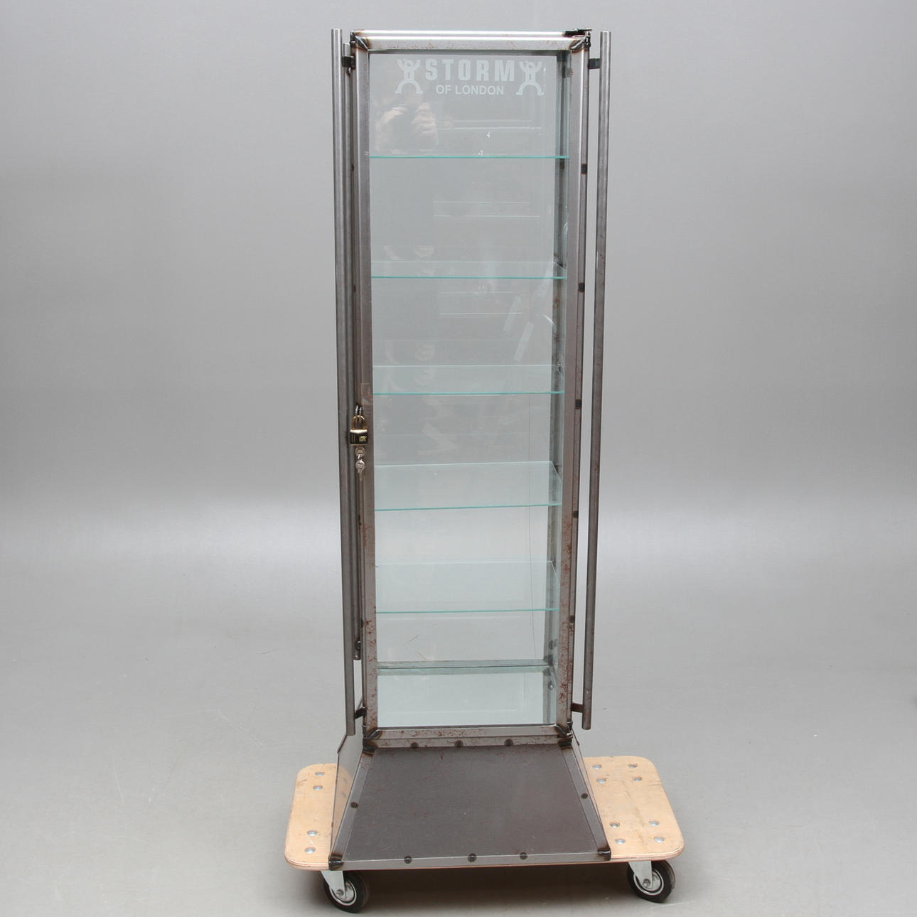 MONTERSKÅP, 1900/2000-tal.