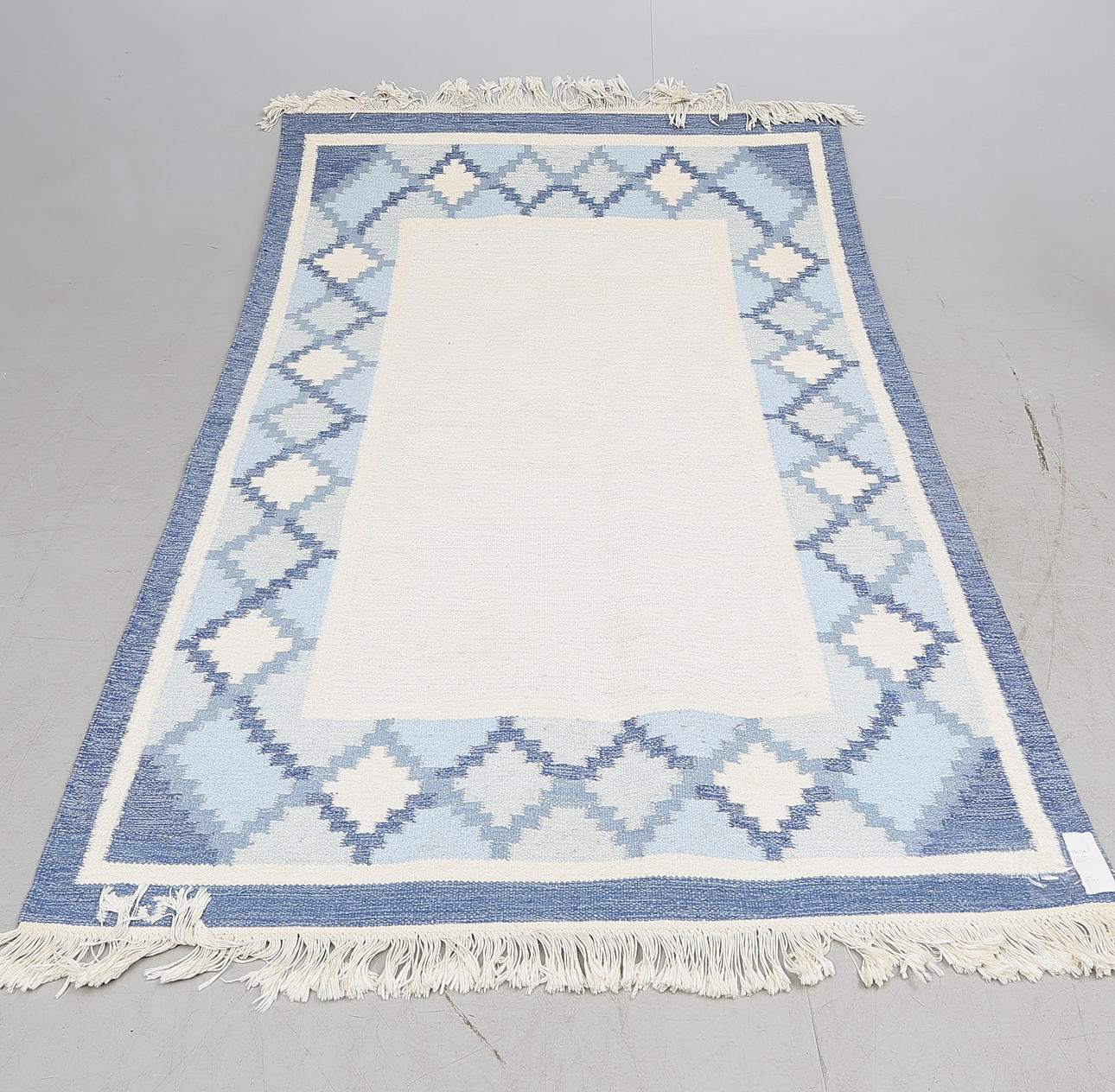 MATTA, rölakan, signerad MJ, ca. 202x140 cm.