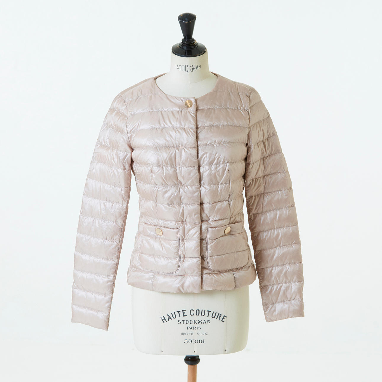 HERNO, down jacket, short model, press buttons, 2 front pockets with shiny buttons in yellow metal marked Herno.
