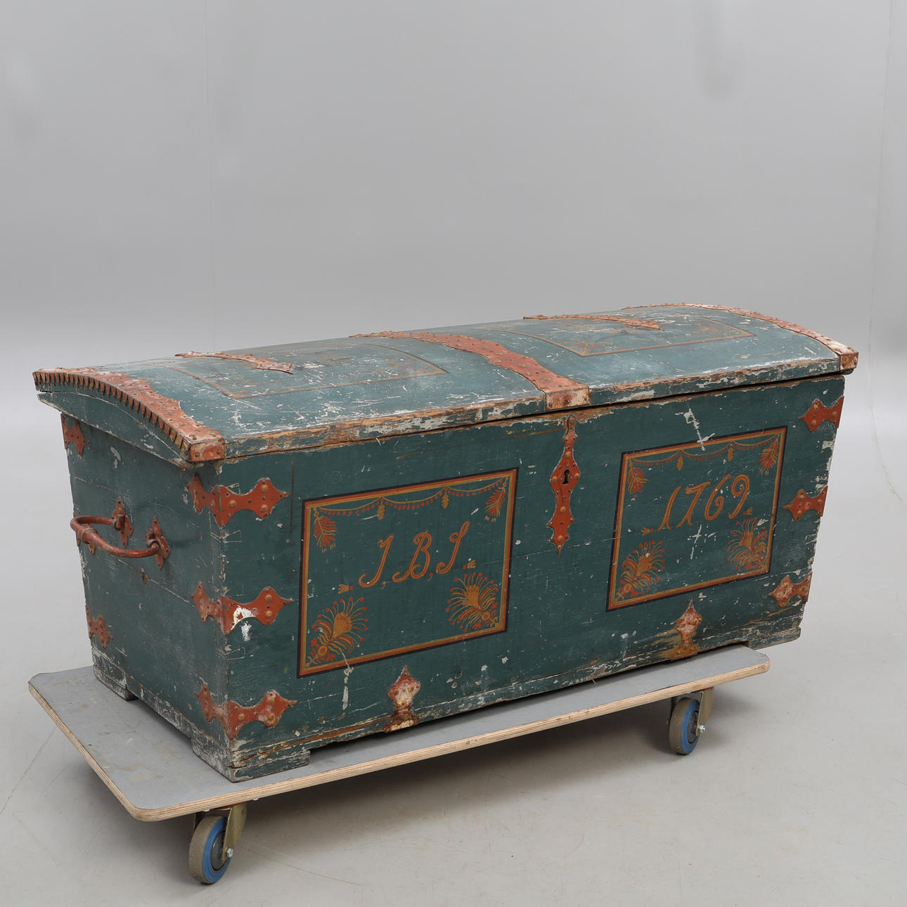 KISTE, ANTIK, mærket 1769.