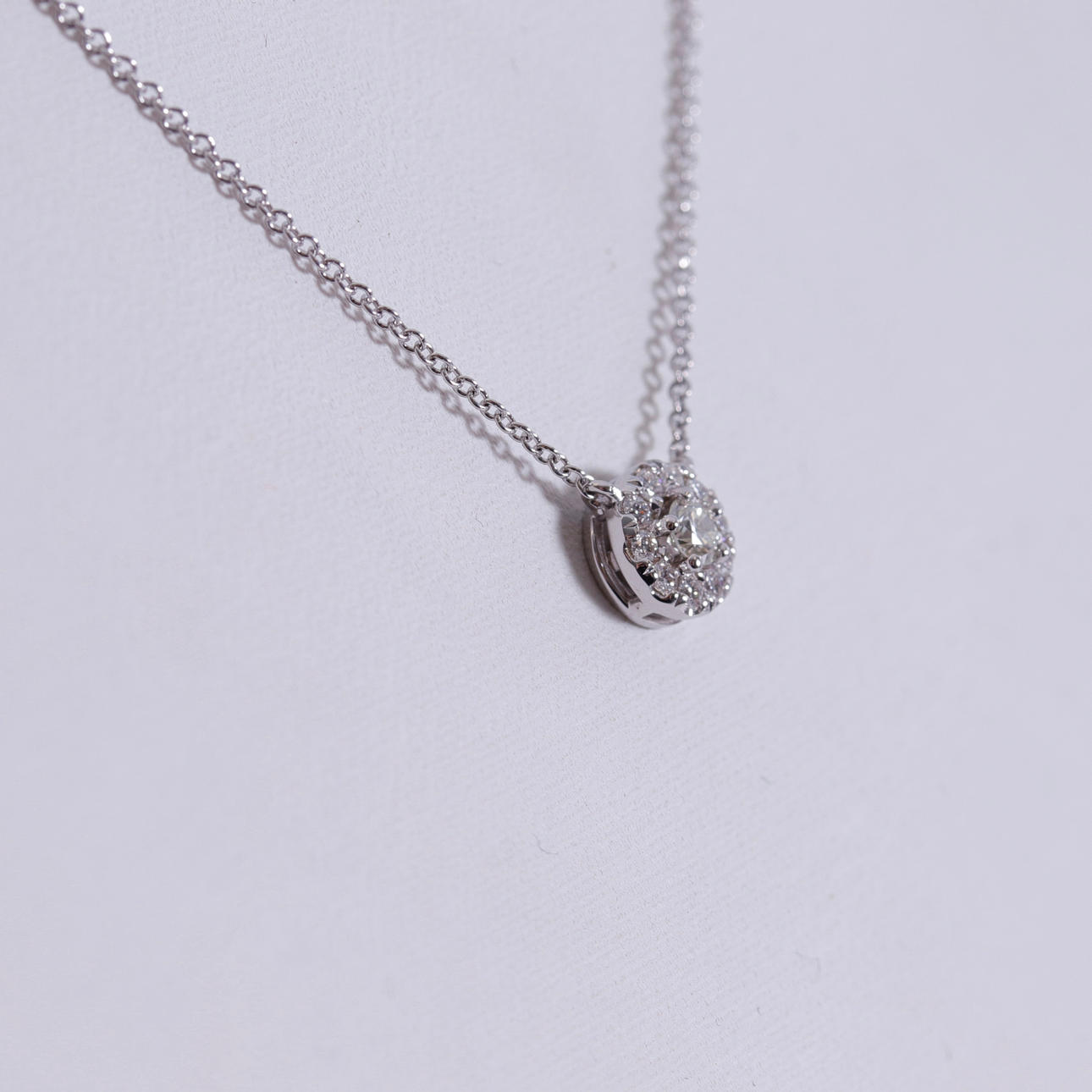 Timanttikaulakoru, 0,23 ct, 18K valkokulta.