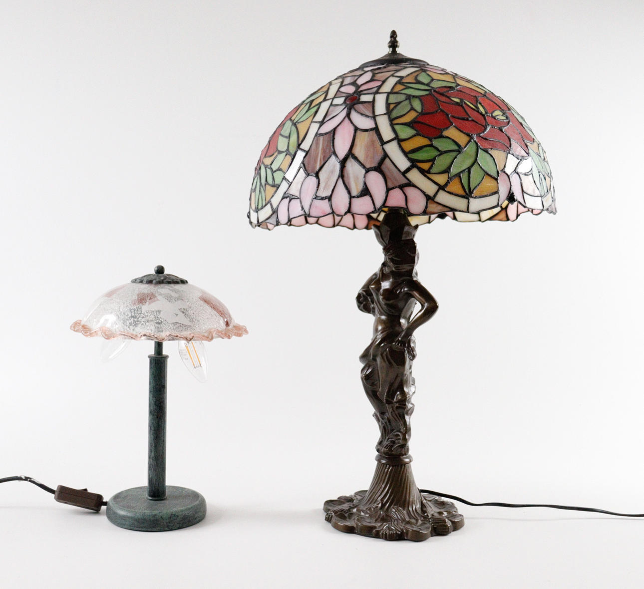 2 lampor/bordslampor i Tiffany stil.