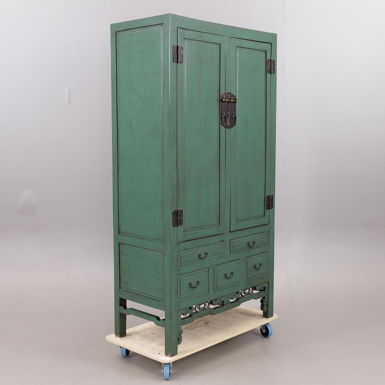 GARDEROBE, orientalisch, 20. Jahrhundert.