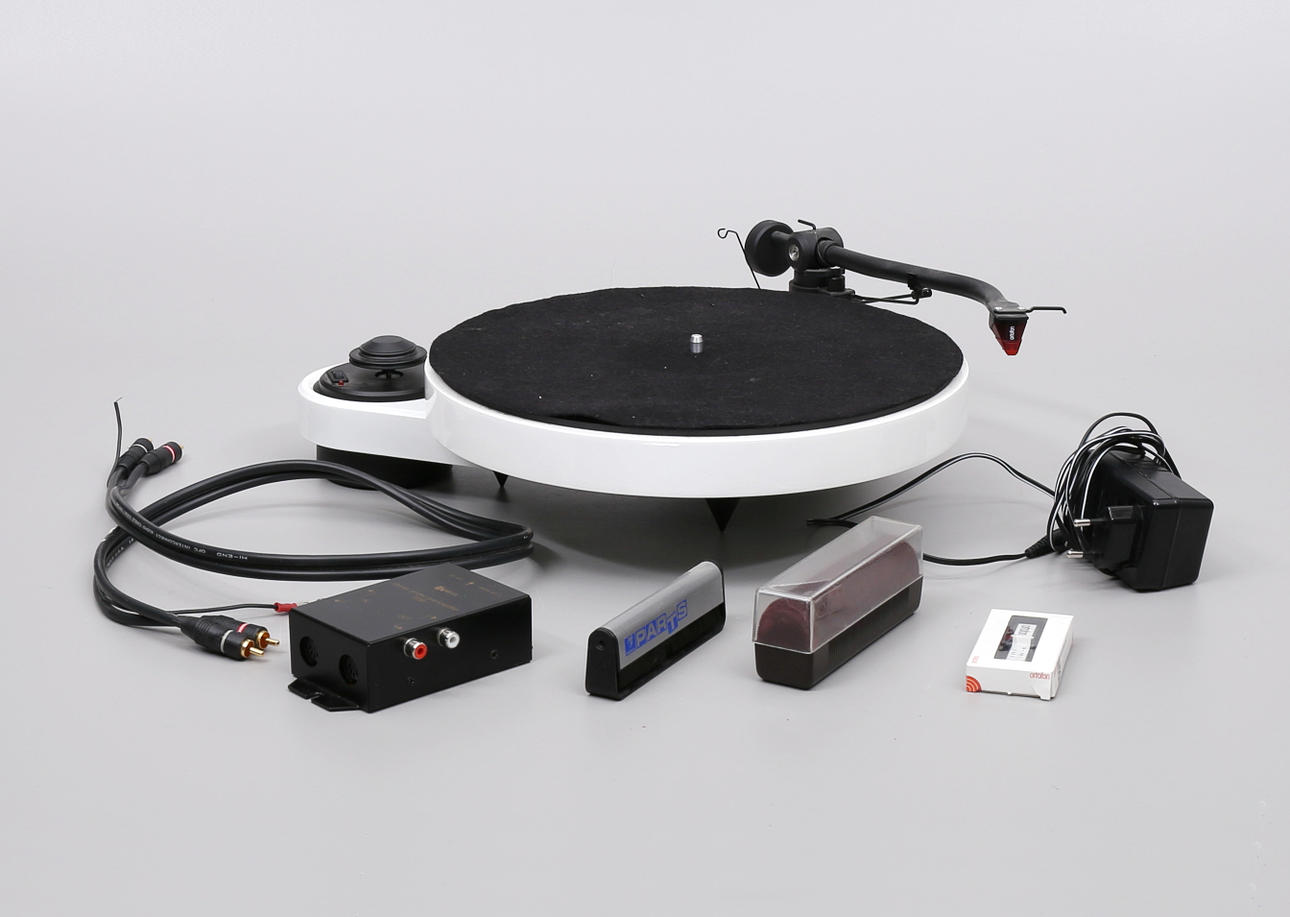 TOCADISCOS, Pro-Ject RPM 1.3 GENIE, blanco.