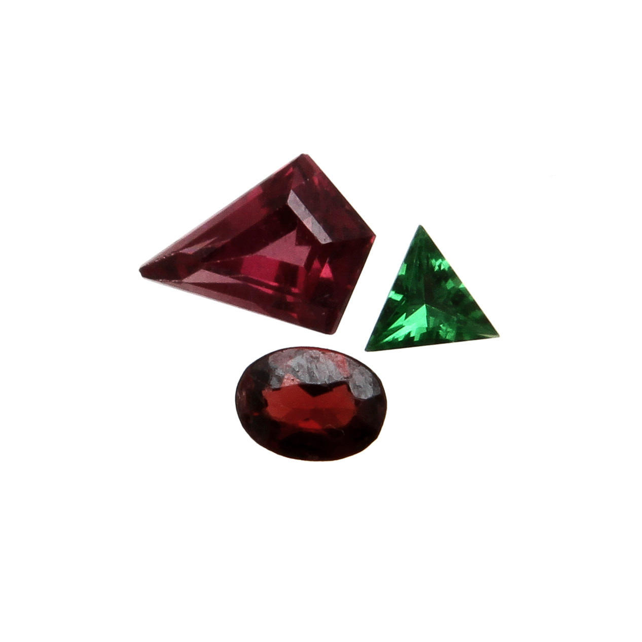 ÄDELSTENAR, 3 st, granater, Tsavorit, Almandin samt Rhodolit, ca 1,8 ct.