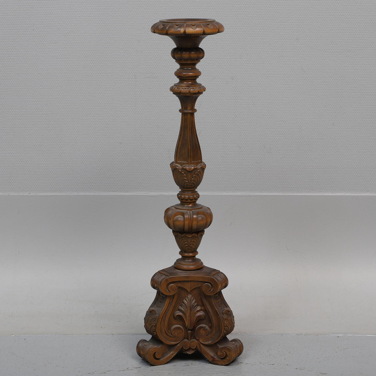 GOLVLJUSSTAKE, trä, barockstil.