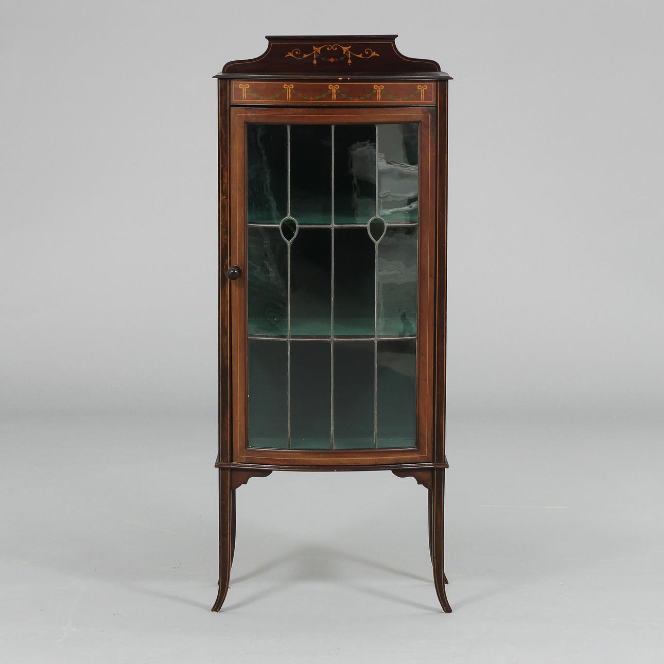 VITRINSKÅP, Engelsk stil, 1900-tal.