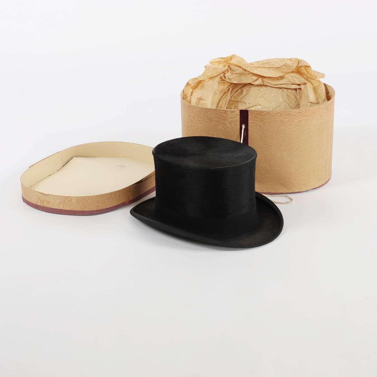 TOP HAT IN BOX, A.Cassé, Paris, first half of the 20th century.