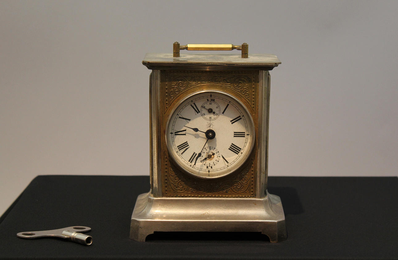 Väckarur, mässing och plåt. Junghans, tidigt 1900-tal.