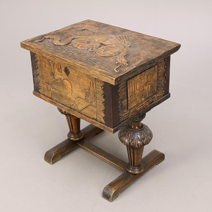 SCHATULL, träsnidat, med rostfria bestick.