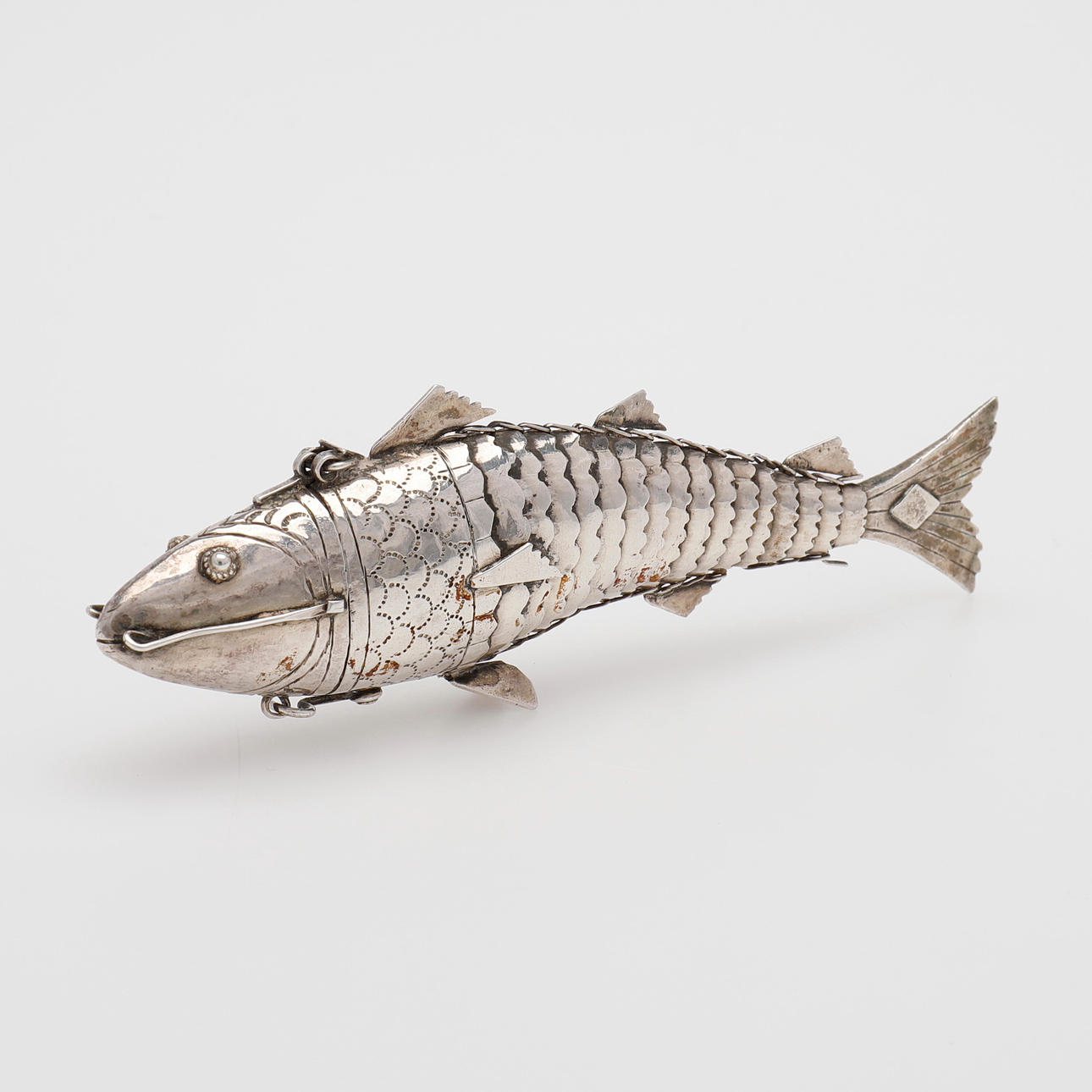 KASSE I FORM AF FISK.