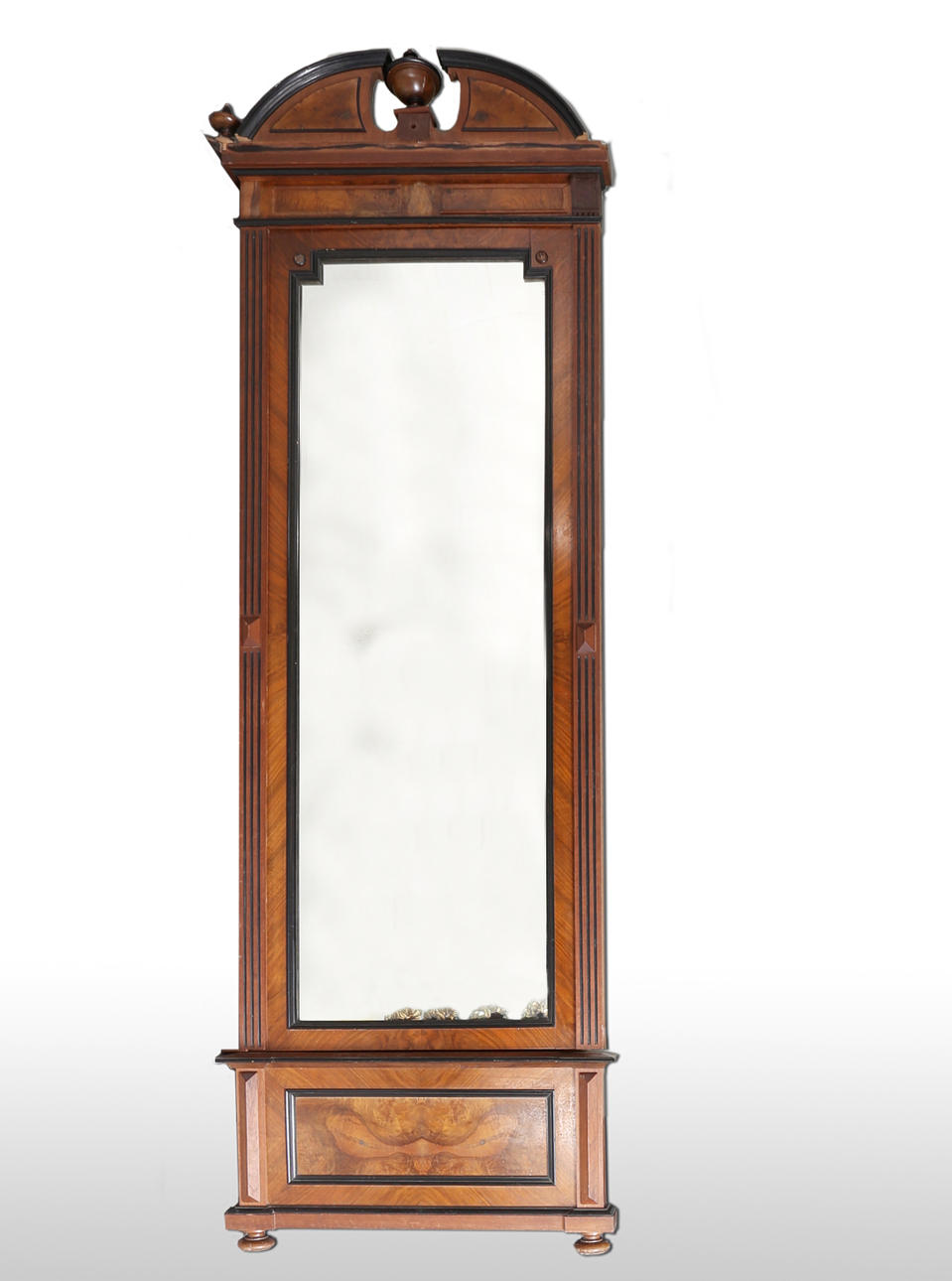 SPEGEL. 18/1900-tal.