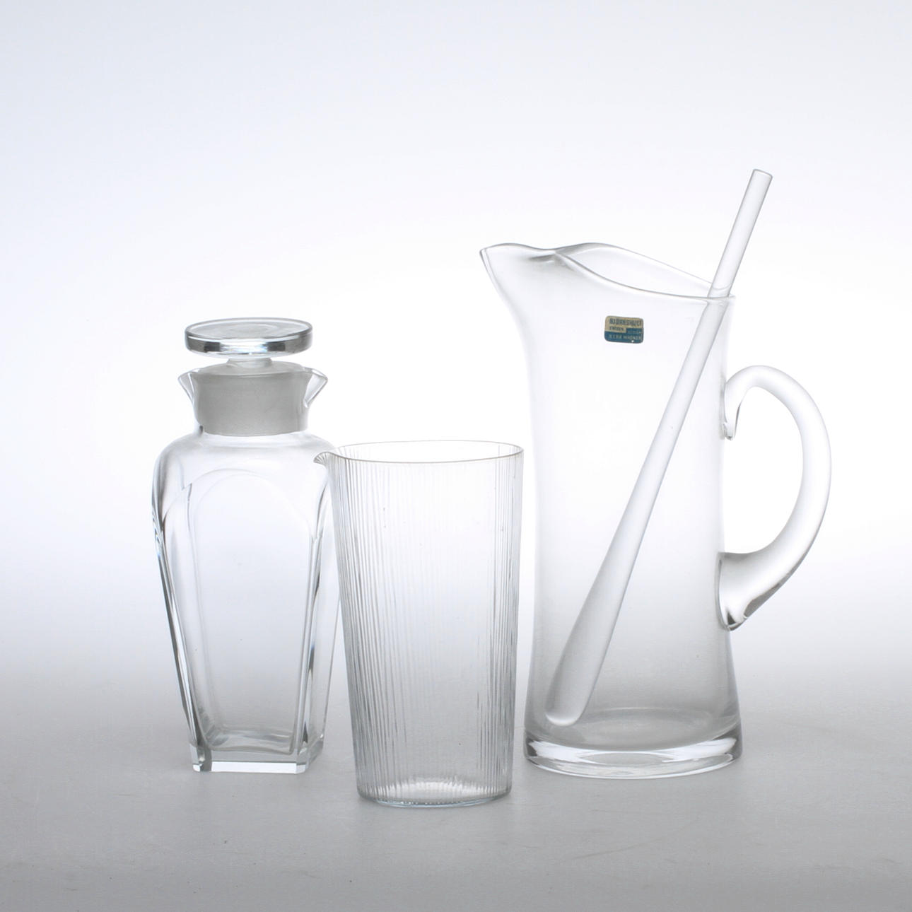 TILLBRINGARE, 2 st, KARAFF, glas, varav en Björkshult.