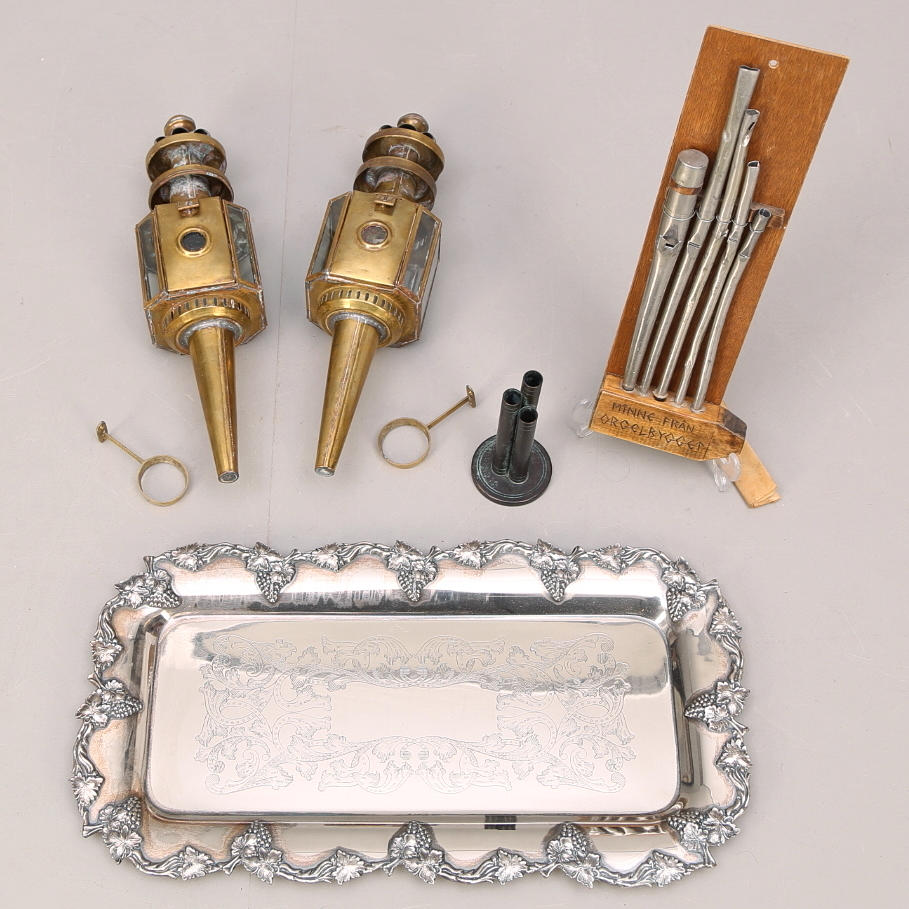 VAGNSLYKTOR ett par, mässing + BRICKA, metall + diverse.