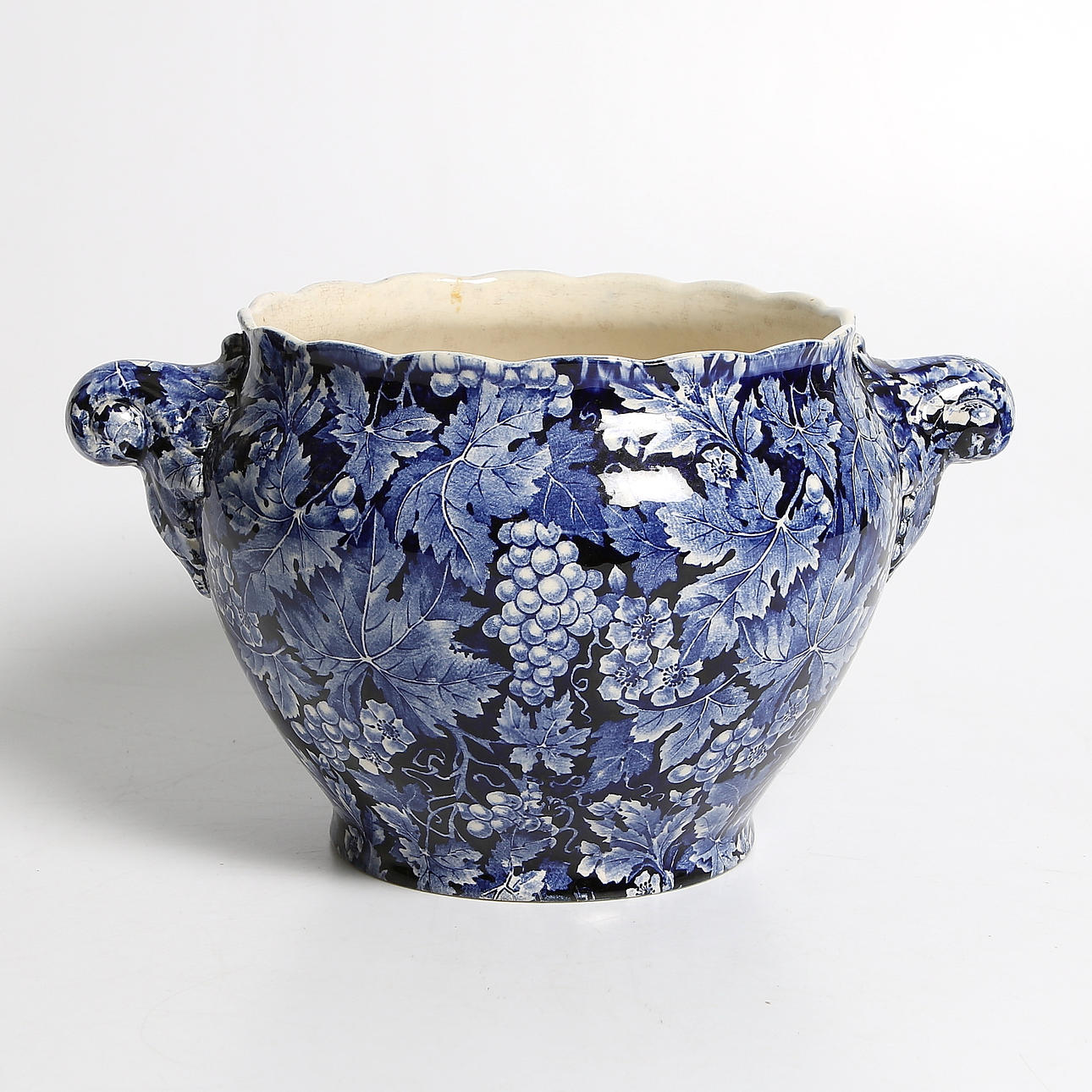 YTTERFODER, flintgods, "Druva", Rörstrand. 1900-talets början.