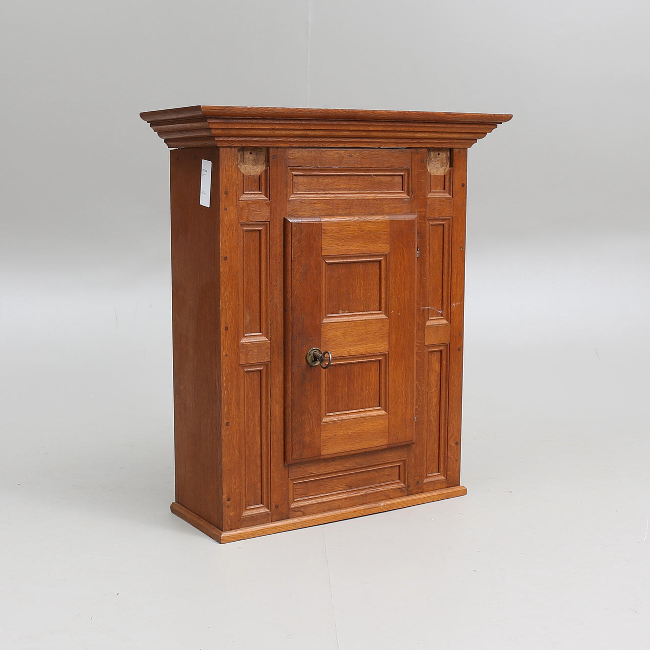 VÄGGSKÅP 1800-tal.