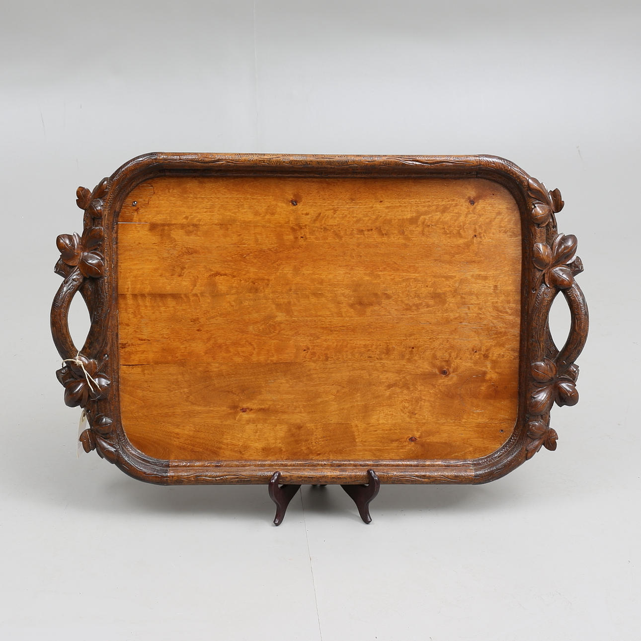 BRICKA, trä, 1900-talets första hälft/mitt.