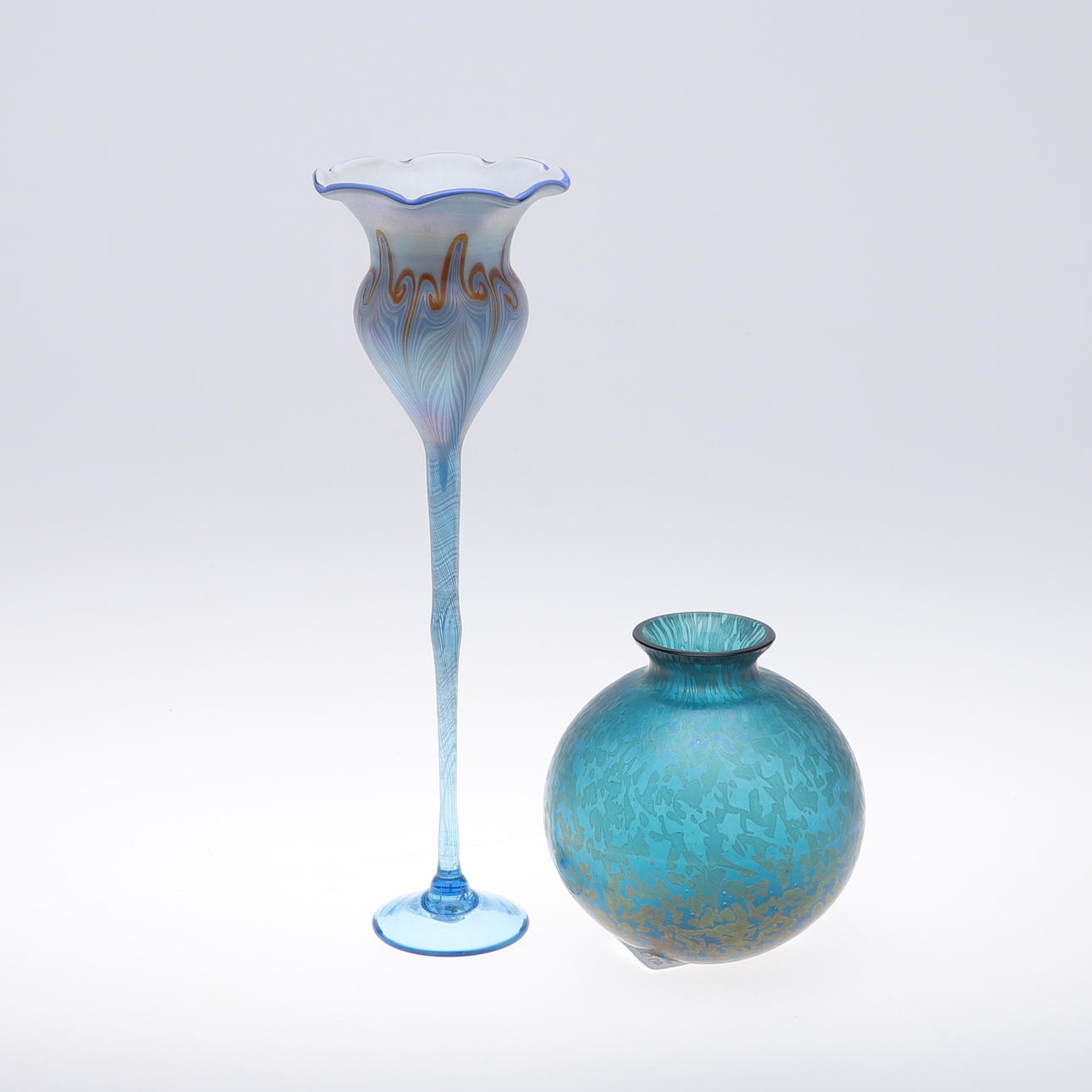 A TALL 1970S VANDERMARK GLASS VASE. Glass - Art glass - Auctionet