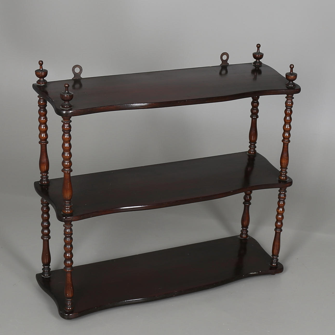 VÄGGHYLLA i trä, allmoge, 1900-tal.