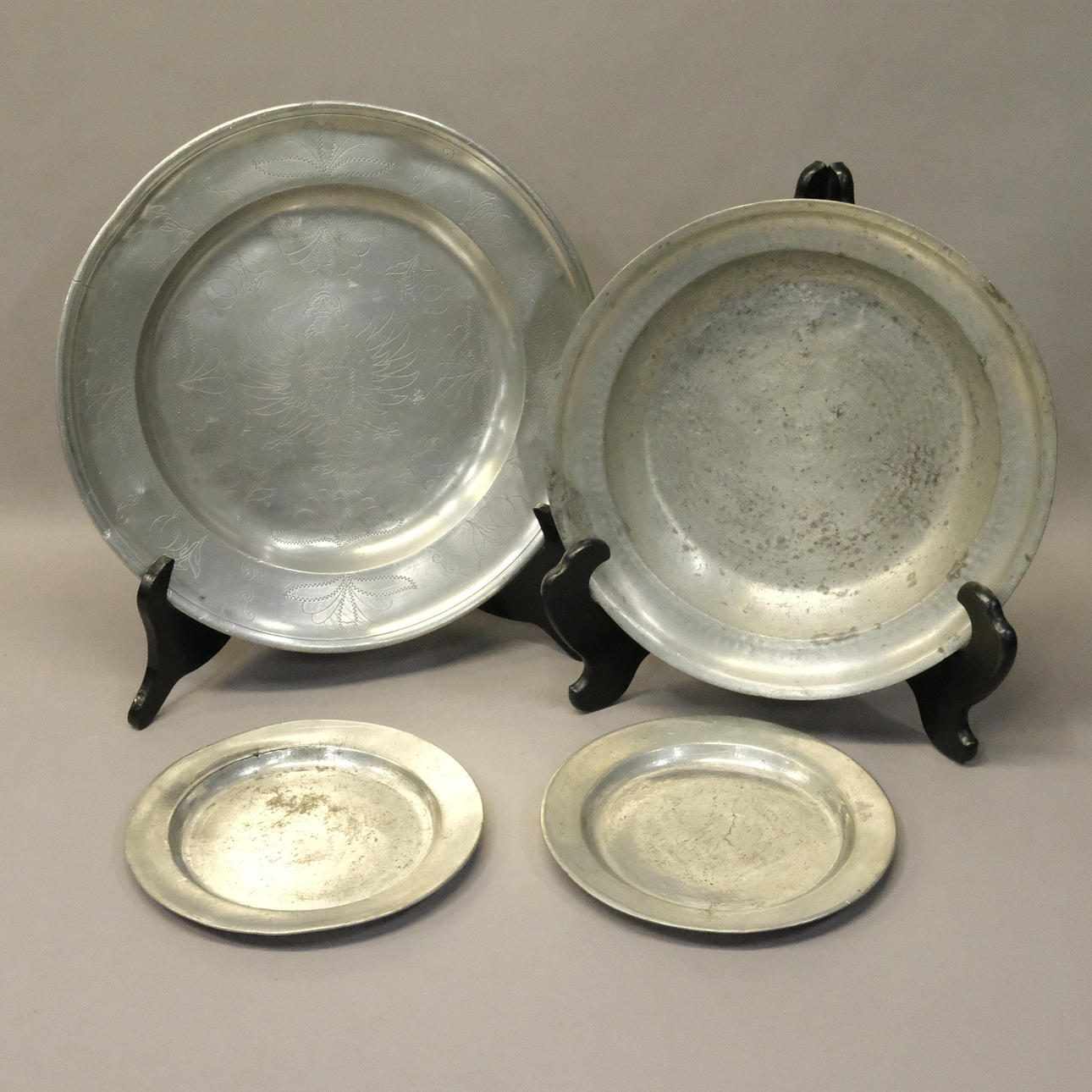 TINAESINEET, NELJÄ OSAA.