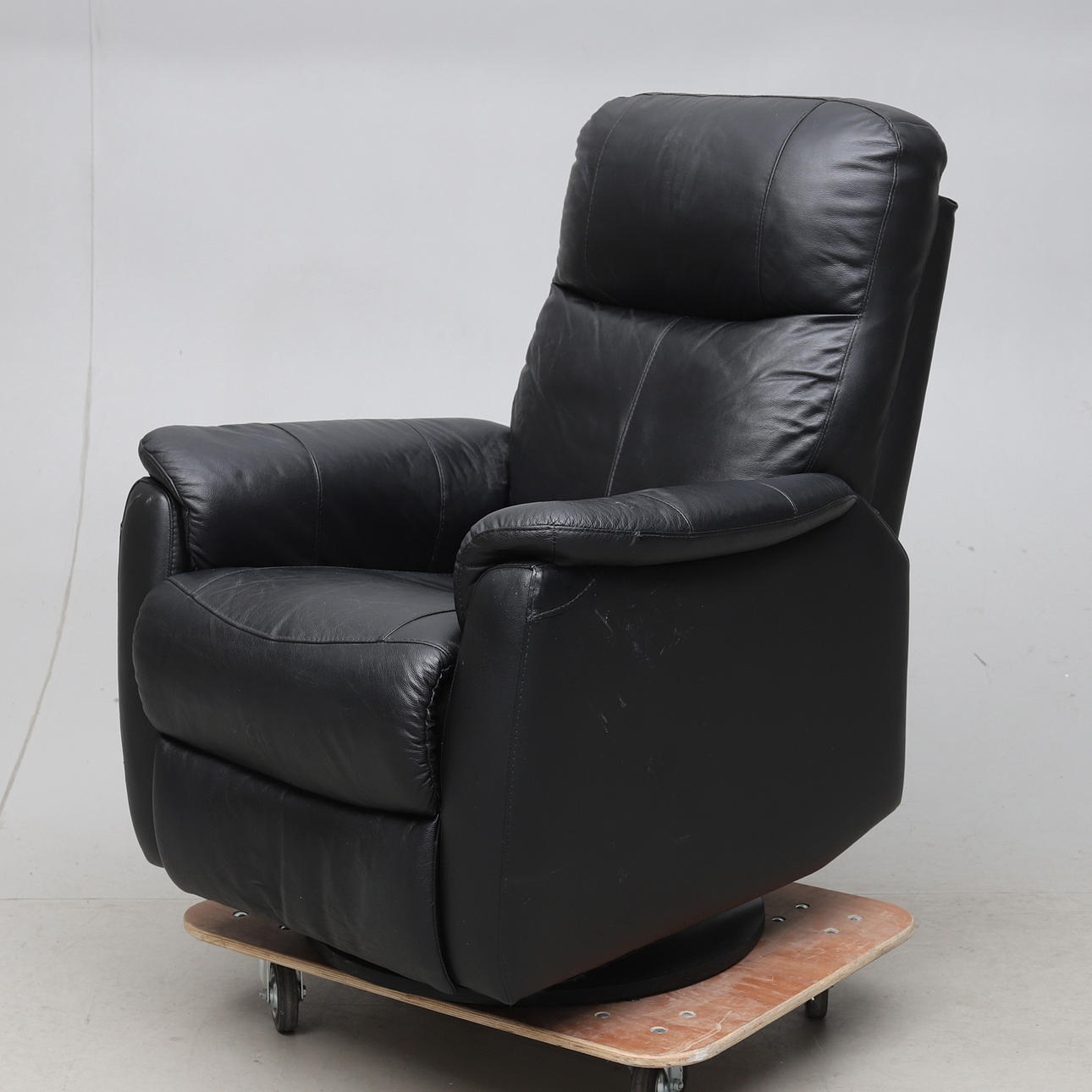 ARMCHAIR, leather, so-called 