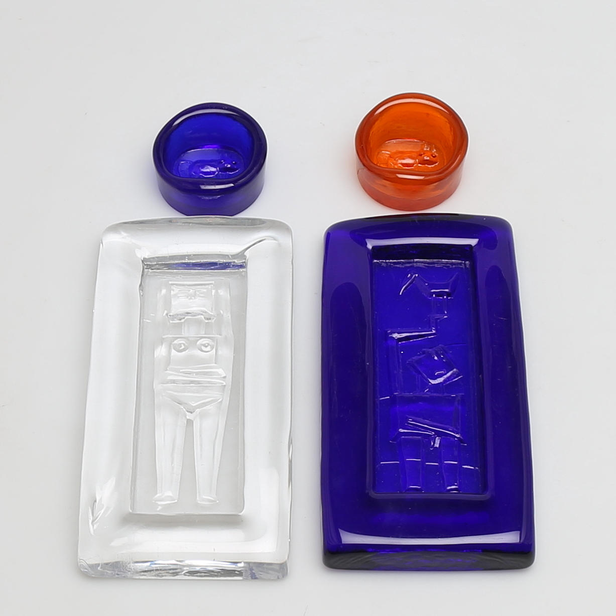 PARTI GLAS, 4 delar, Erik Höglund, dekor i relief, en del signerad.