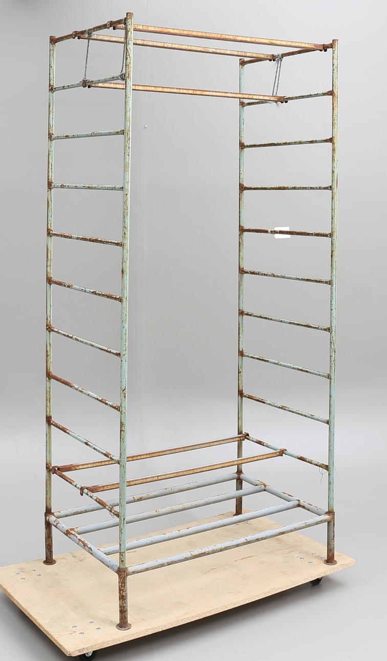 INDUSTRIHYLLA / KLÄDHÄNGARE, 1900-tal.