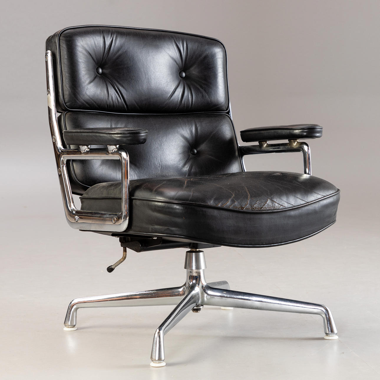 RAY & CHARLES EAMES. Herman Miller / Vitra. Lobbystol 'ES 108'.