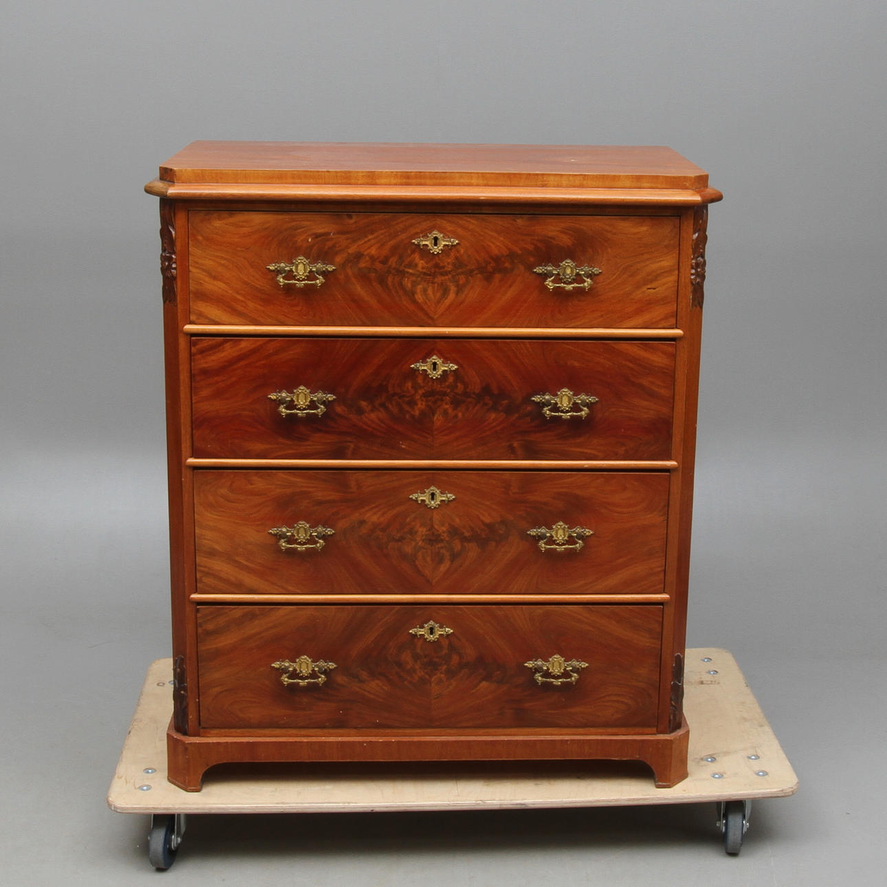 BYRÅ, nyrenässans, 1800-talets slut.