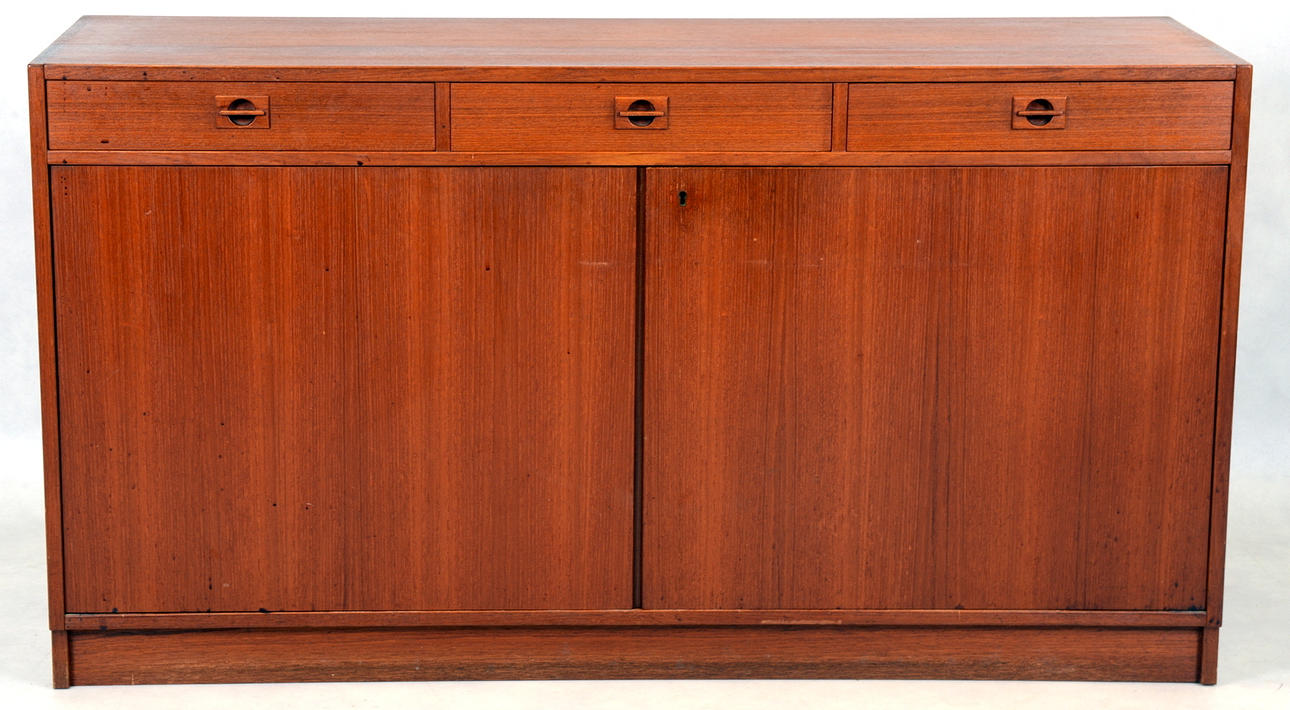 UNDERSKÅP TILL TEAKYLLA.