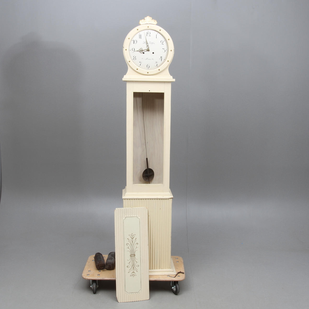 GOLVUR, vitmålat, 1900-tal.