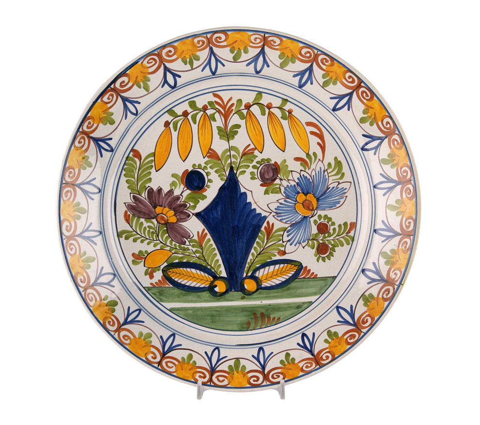 KERAMISK PLATTA, monogrammad AK. 1900-tal. Förmodligen Tyskland.