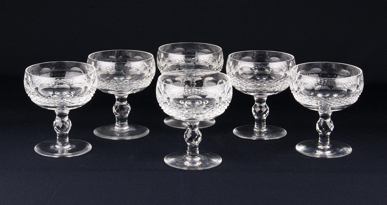 CHAMPAGNEFLÖJTER, 6 st, delvis signerade ”Waterford”. 1900-tal. Förmodligen England.