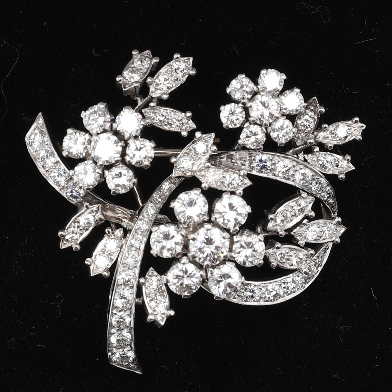 DIAMANT SET BLOMMIG SPRAY BROSCH.