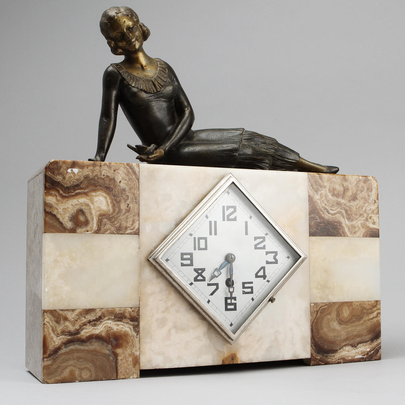 BORDSPENDYL, marmor samt brons, art deco-stil, 1900-tal, Frankrike.