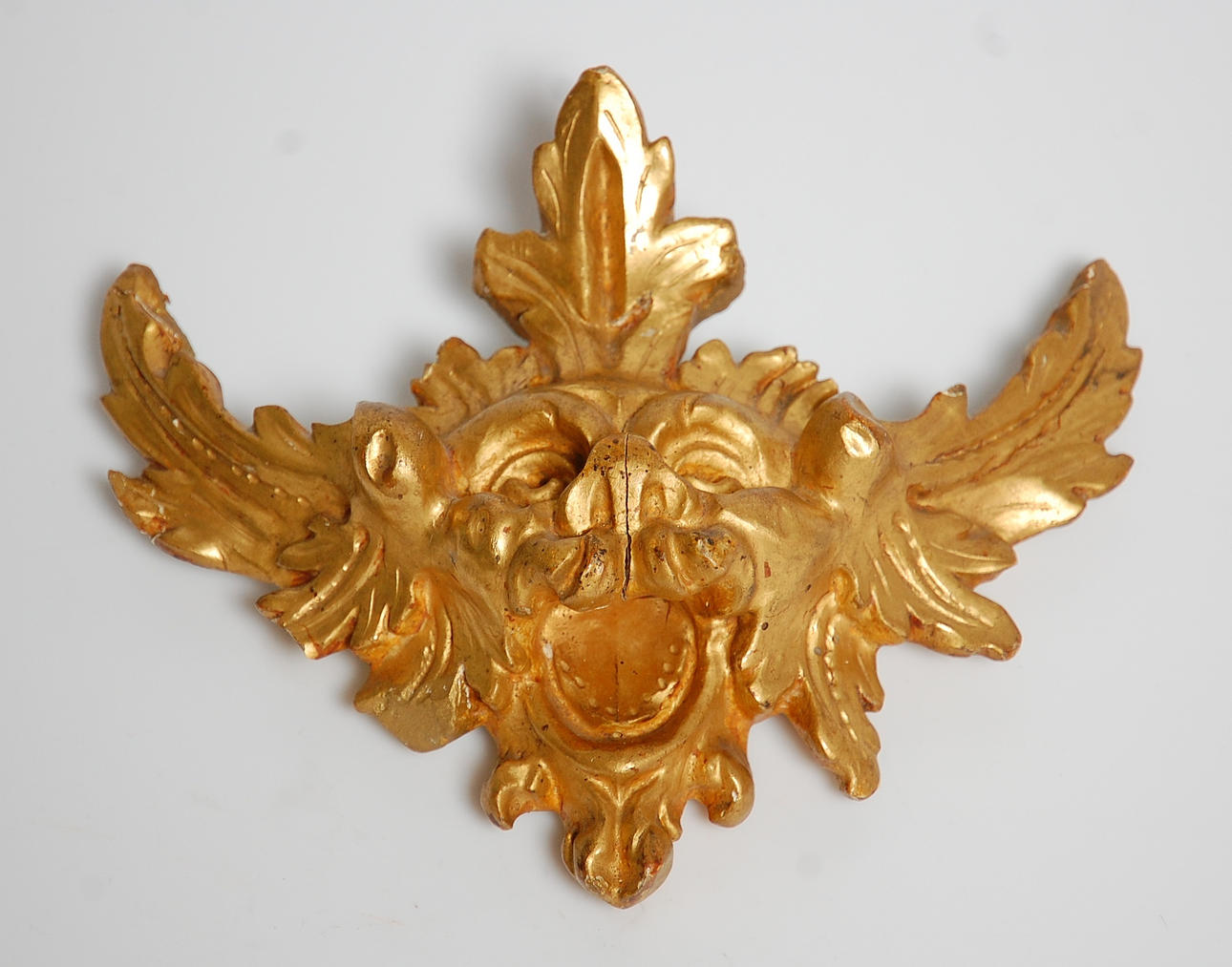 DEKORELEMENT, " Grotesk " träskuren, 18-1900-tal.