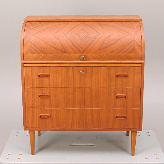 SKRIVBYRÅ med rullklaff, teak, 1960-tal.