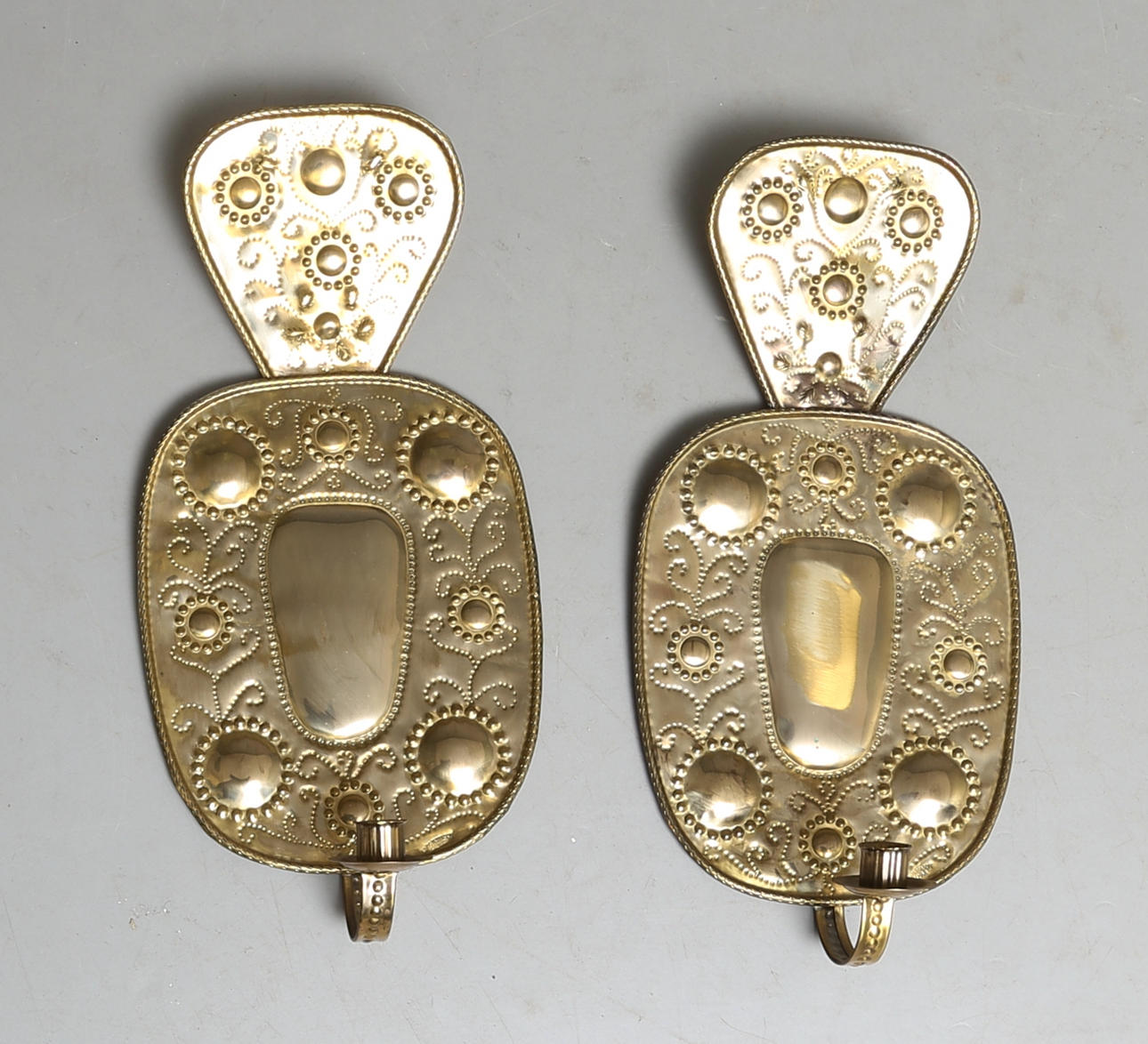 VÄGGPLÅTAR, ett par, mässing, Barockstil, 1900-tal.