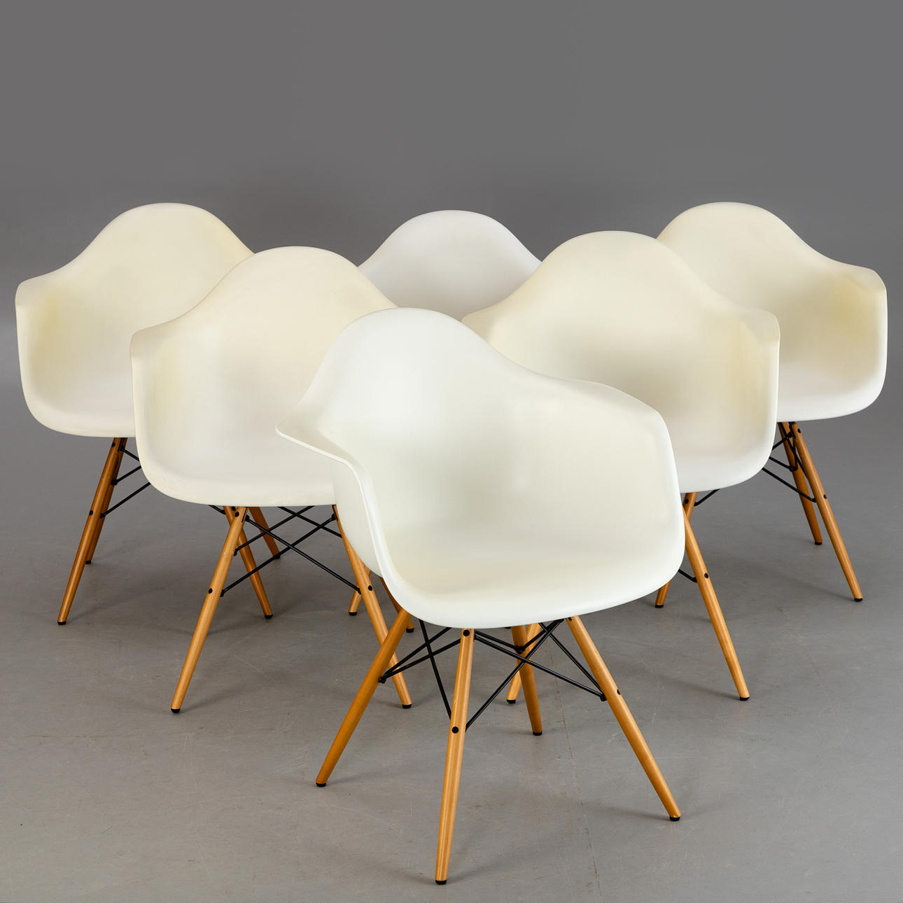 CHARLES & RAY EAMES. Vitra. 6 'Plastic Chairs DAW', weiß.