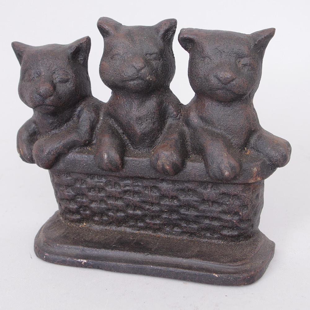 BOKSTÖD, 3 kattungar, gjutjärn.