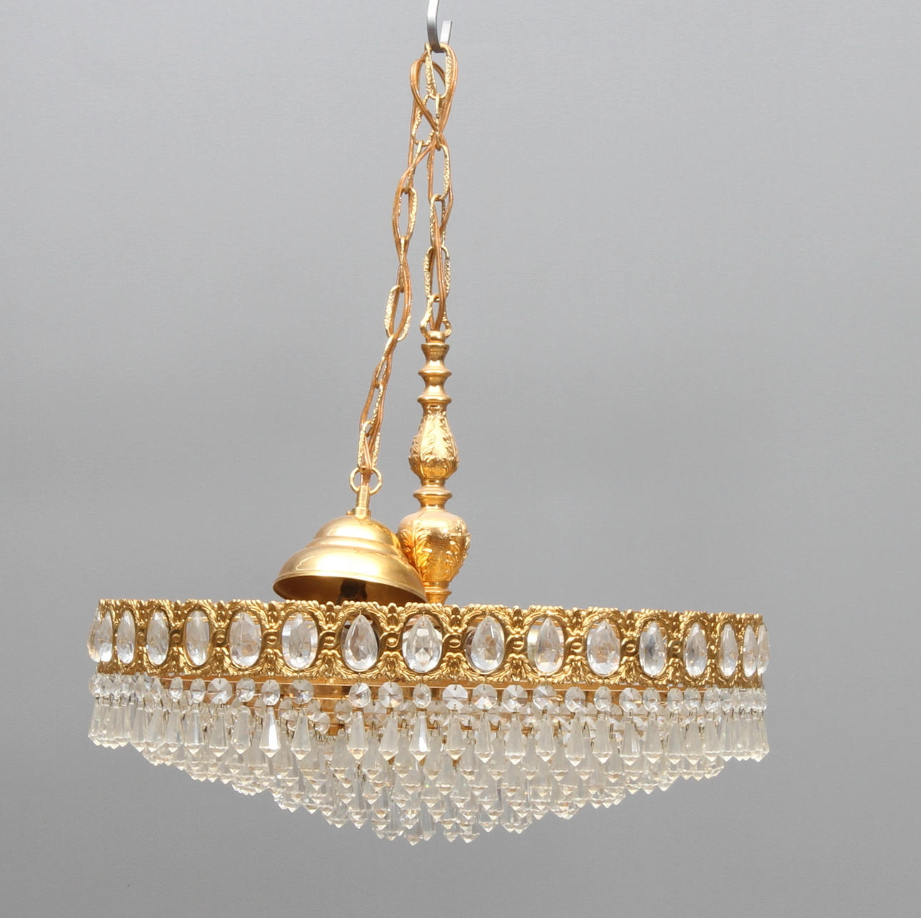 TAKLAMPA, plafondmodell, behängd med prismor, 19/2000-tal.