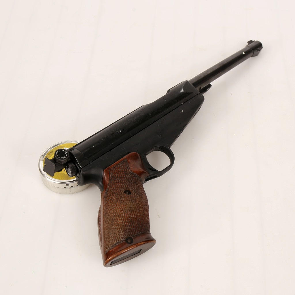 AIR GUN, Feinwerkbau, model 65 in box. Weapons & Militaria - Guns ...