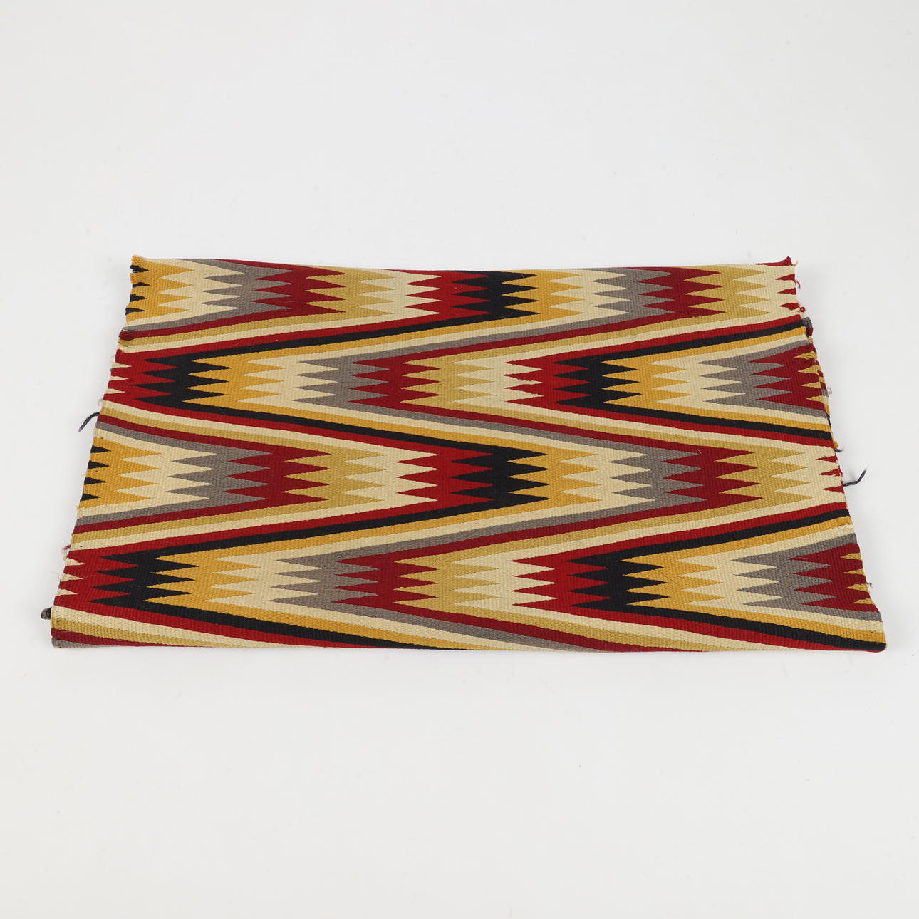 AGEDYNA, framstycke, rödlakan.