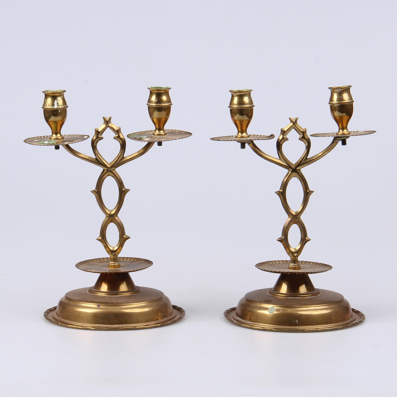 KANDELABRAR, mässing, sk. Blekingestakar, O. H. Lagerstedt AB, Eskilstuna, 1900-första kvartal.