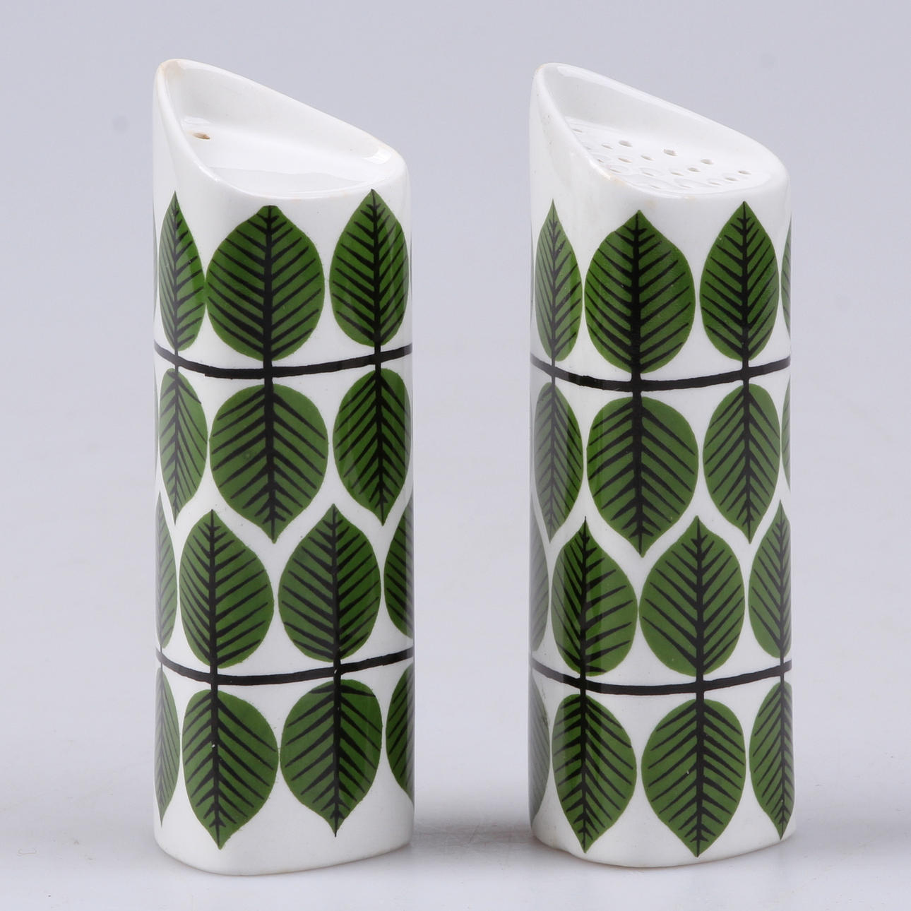 SALT OCH PEPPARSTRÖARE, "Berså", Stig Lindberg, Gustavsberg.