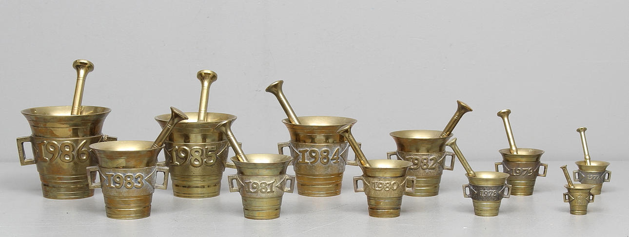 ÅRSMORTLAR med STÖT, 10 st, mässing, Skultuna, 1977-1986.