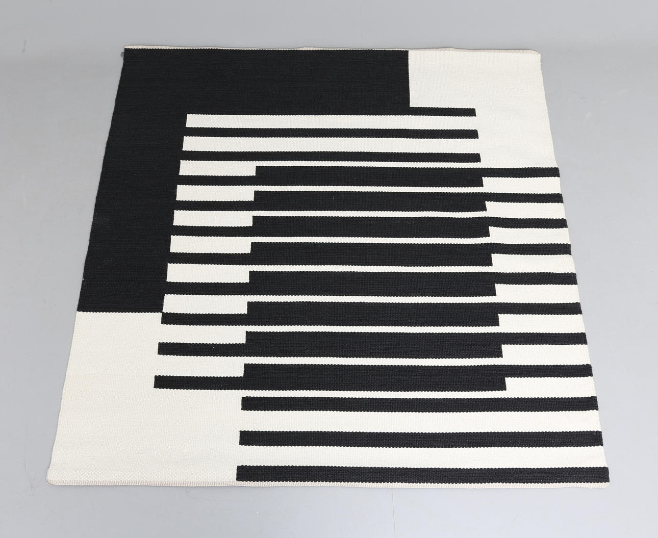 RUTH MALINOWSKI. Vävnad, "Hvit natt", signerad och daterad 1985.