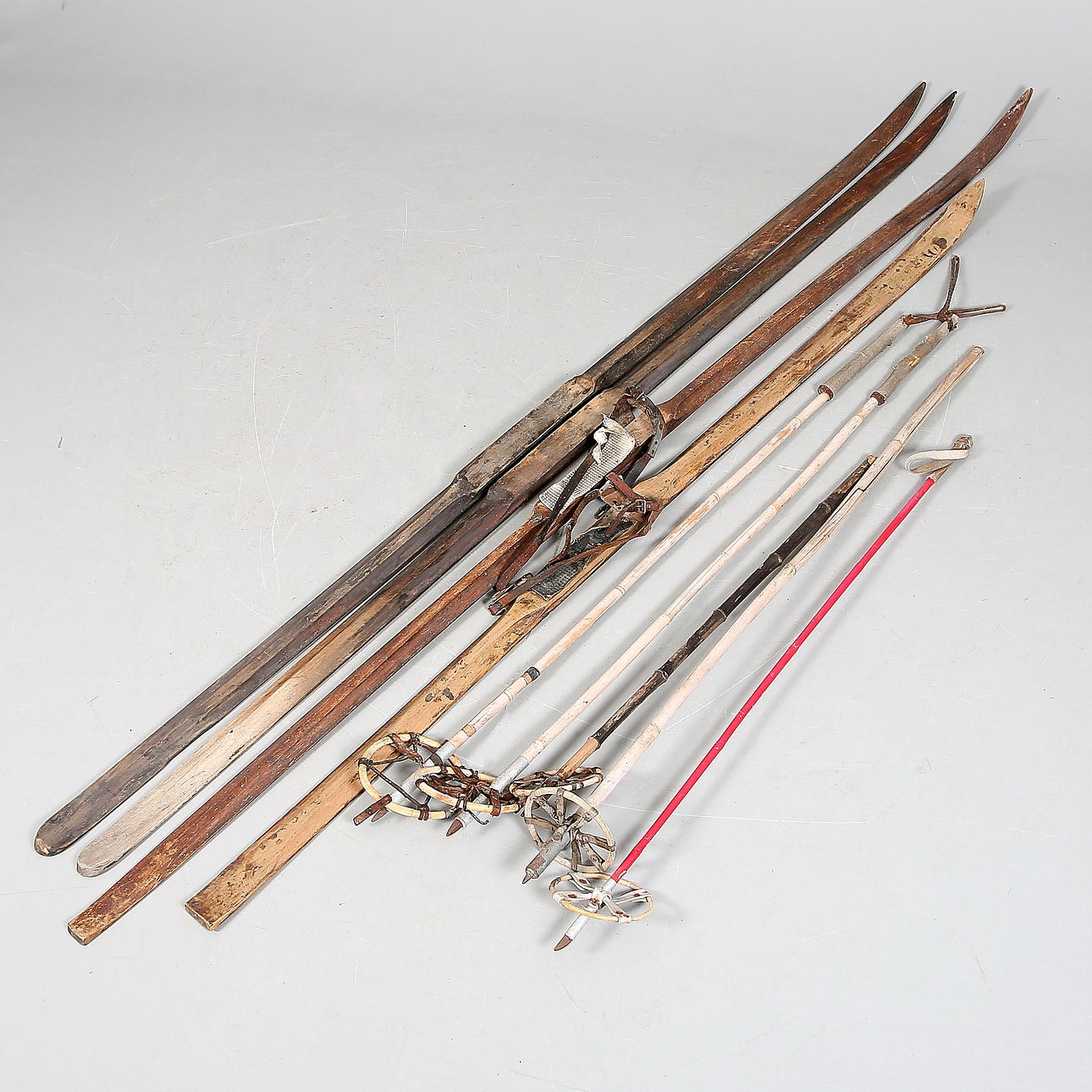 SKIDOR och STAVAR, 10 delar, 1800-tal.