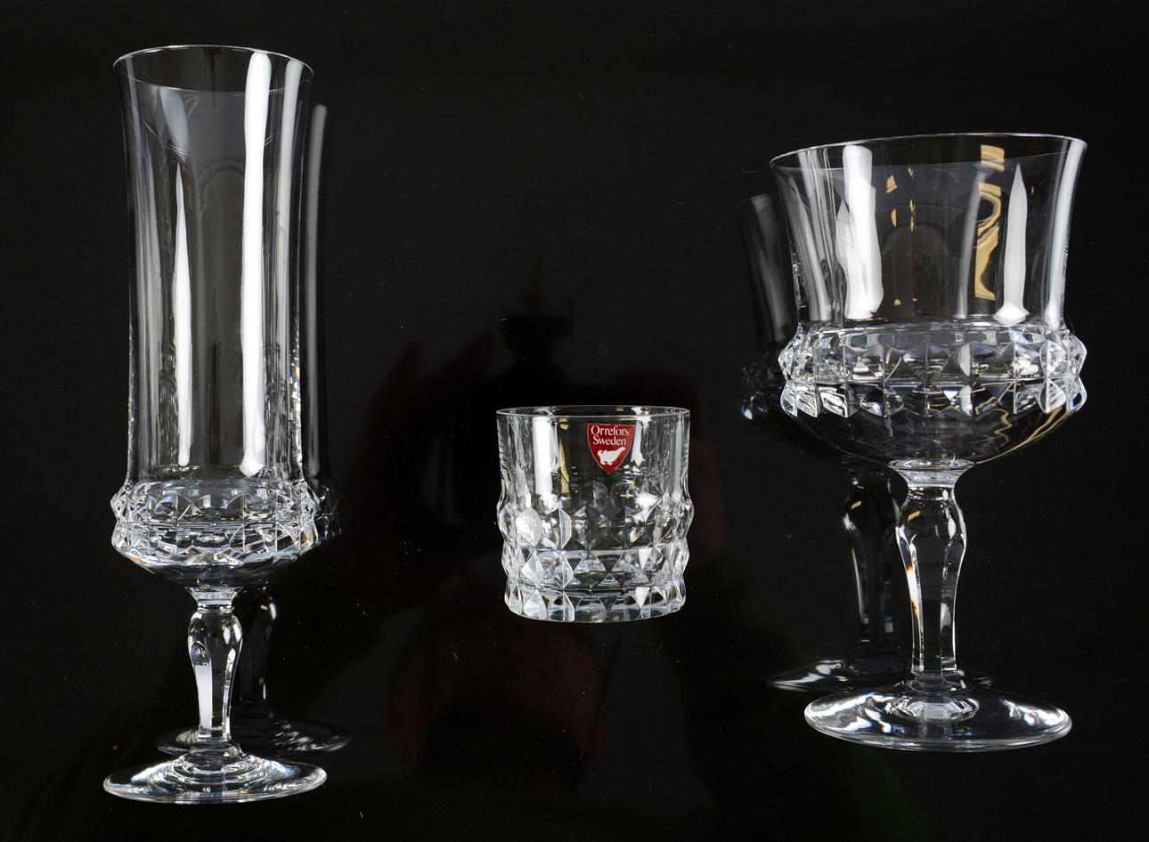 INGEBORG LUNDIN. GLASSERVISDELAR, 33 delar, "Silvia", Orrefors.