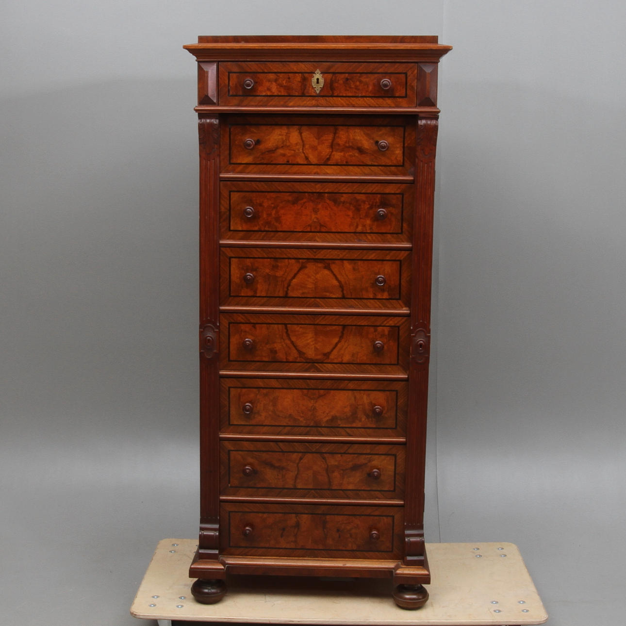 HERRBYRÅ, 8-lådig, 1800-tal.